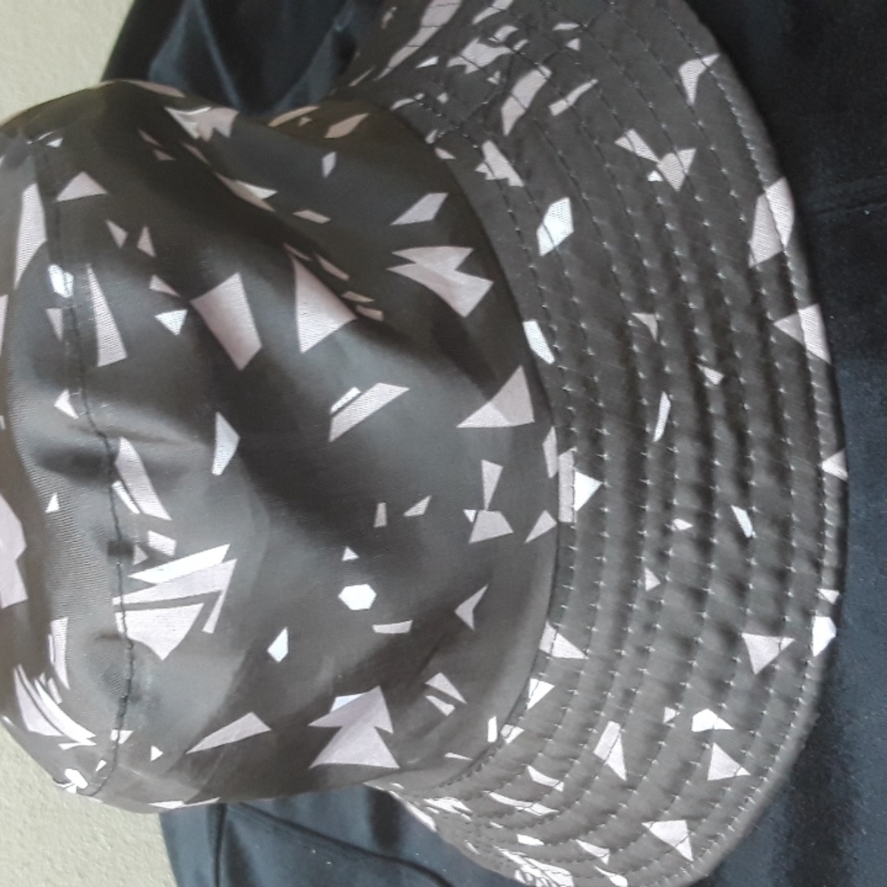 Bucket hat - Picture 2 of 3